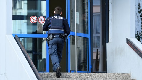 In dieser Woche kam es an drei Tagen in Folge zu Einsätzen an der Karolina-Burger-Realschule plus in Ludwigshafen (Archivbild)