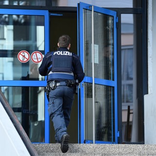 In dieser Woche kam es an drei Tagen in Folge zu Einsätzen an der Karolina-Burger-Realschule plus in Ludwigshafen (Archivbild)