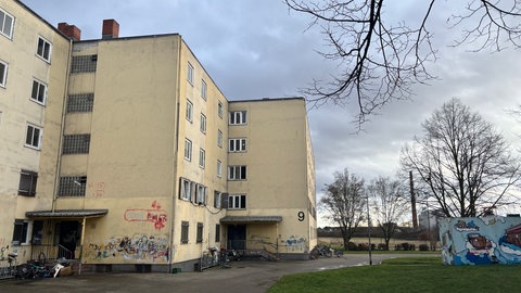 Wohnblick in der Kropsburgstraße 7 und 9 in Ludwigshafen-Mundenheim.