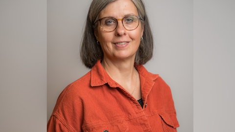 Die Landesvorsitzende der GEW,  Christiane Herz, fordert, dass die drei Dienstaufsichtsbeschwerden "mit aller Sorgfalt bearbeitet und bewertet werden müssen." - Sie waren gegen den Schulleiter der Karolina-Burger Realschule eingegangen.