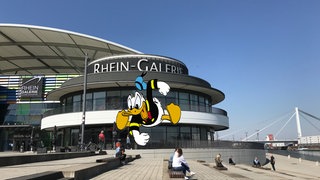 Donald Duck vor der Rhein-Galerie