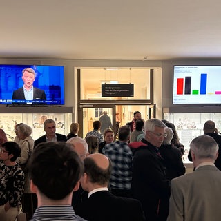 Das Rathaus Frankenthal am Wahlabend - es wird ausgezählt