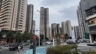 Das Bild zeigt Hochhäuser in Zhangjiang. In der 7-Millionen-Metropole in China hat die BASF ein neues Werk eröffnet.