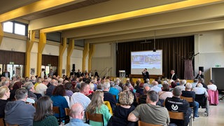 Die erste Bürgerbeteiligung des Straßenausbauprojekts Pfalztram fand in Ludwigshafen-Pfingstweide statt.