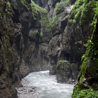 Partnach-Klamm durch die der Fluss Partnach fließt. Archivbild für Artikel zum Tod einer Frau an einem Wasserfall der Partnach.