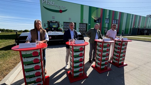 Mit Hightech auf Pfälzer Äckern wollen die Verantwortlichen den Anbau von Obst und Gemüse in der Pfalz retten. Am Dienstag gab es eine Pressekonferenz zu dem Thema.