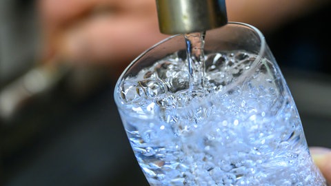 Sprudelndes Wasser aus dem Hahn - kann man in Ludwigshafen gut trinken