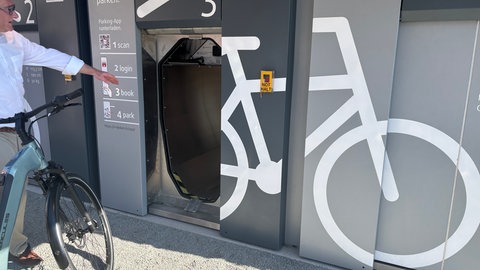 Das Parkhaus für Fahrräder in Frankenthal: Hier kann man das eigene Fahrrad reinstellen.