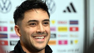 Fußball: Nationalmannschaft, WM-Qualifikation, vor dem Spiel gegen Luxemburg (10.10.), Nadiem Amiri (Deutschland) beantwortet Fragen von Journalisten.