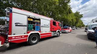 Feuerwehrautos vor der Karolina-Burger-Realschule plus