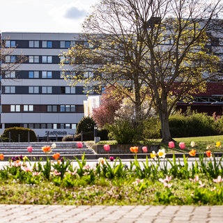 Die Stadtklinik Frankenthal. Der Stadtrat ist gegen Einschnitte durch die Krankenhausreform.