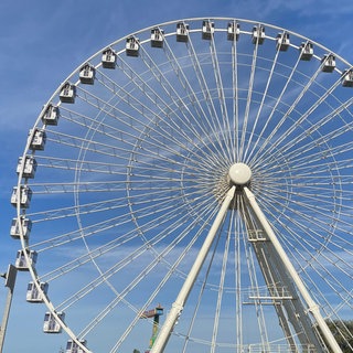 Das Riesenrad auf dem Jahrmarkt von Bad Kreuznach ist eine der Hauptattraktionen