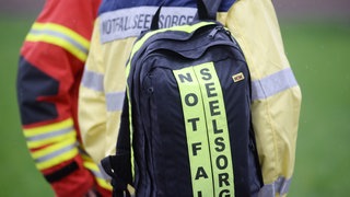 Das Team der Ökumenischen Notfallseelsorge in Mainz hilft Betroffenen nach tragischen Verkehrsunfällen. (Symbolbild)