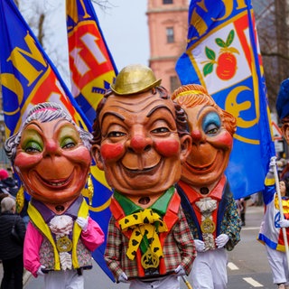 Die riesigen, bunten Schwellköpp sind eine Besonderheit der Mainzer Fastnacht.