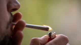 Der Konsum von Cannabis könnte in Detuschland teilweise legalisiert werden.