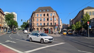 Im Augenblick verläuft der Straßenbahnverkehr ausschliesslich über die Bahnhofsstraße. Durch die Erweiterung über die Binger Straße erhofft sich die Stadt eine Entlastung am Bahnhofsvorplatz
