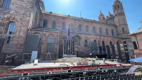 Blick auf die Bühne: Bühnenbild für Nibelungen-Festspiele 2024 in Worms vorgestellt