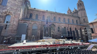 Blick auf die Bühne: Bühnenbild für Nibelungen-Festspiele 2024 in Worms vorgestellt