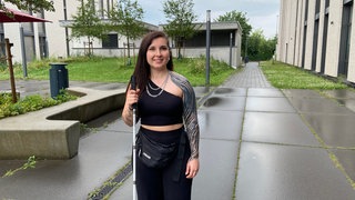 An der Uni in Mainz wird erforscht, warum beim Usher-Syndrom Zellen im Auge absterben, Hanna ist eine der 8.000 Betroffenen.