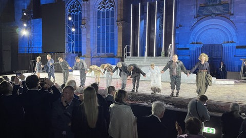 Viel Applaus nach der Premiere von "Der Diplomat" bei den Nibelungen-Festspielen in Worms.