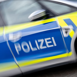 Weil ein Mann einem Linienbus keinen Platz machen wollte, haben er und ein Begleiter des Busfahrers sich geschlagen. 