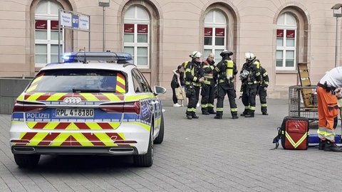 In einer Mainzer Tiefgarage sind fünf Menschen vermutlich durch Reizgas verletzt worden. 