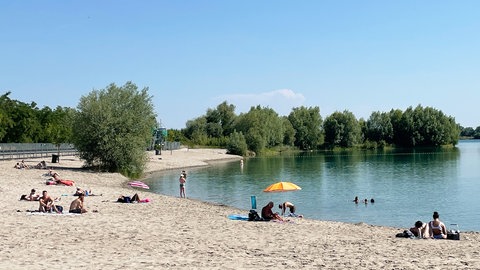 Der Pfarrwiesensee in Gimbsheim mit Sandstrand