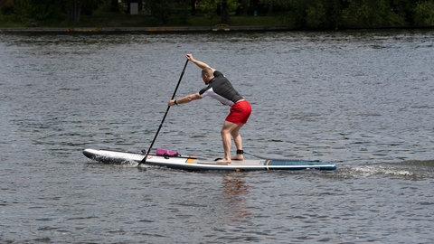 Im Naturschutzgiet zwischen Ingelheim und Bingen ist Stand-Up-Paddling nicht mehr erlaubt.