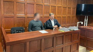 Vor dem Mainzer Amtsgericht ist ein Mann angeklagt, der mit seinem Transporter auf der Mainzer Rheinhessenstraße in den Gegenverkehr gefahren ist. Zwei Menschen starben bei dem Unfall