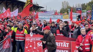 Viele Beschäftigte der Metall- und Elektroindustrie sind dem Aufruf der IG-Metall zur Demonstration in Mainz gefolgt.