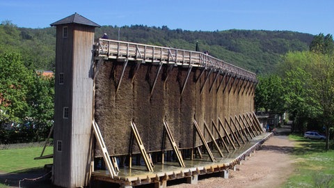 Die Gradierwerke im Salinental in Bad Kreuznach spenden bei Hitze angenehm freuchte Luft.