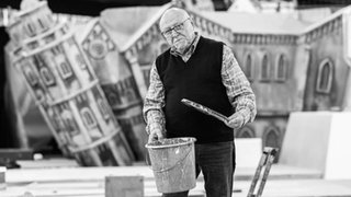 Der ehemaliger Chef-Wagenbauer der Motivwagen für den Mainzer Rosenmontagszug, Dieter Wenger