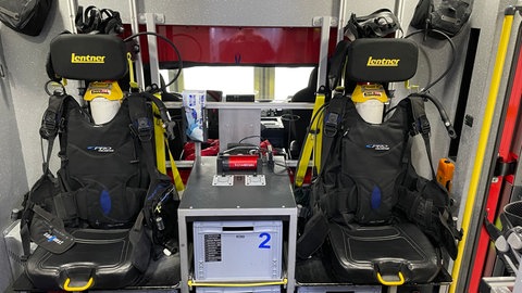 Innenaufnahme des Wasserrettungsfahrzeugs der Feuerwehr Mainz.