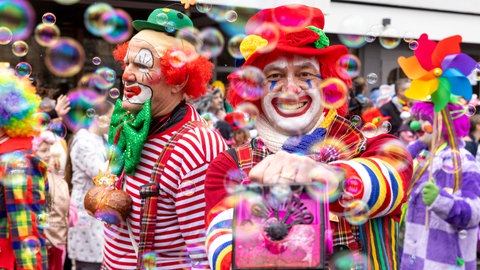 Bunte Clowns in Mainz. 