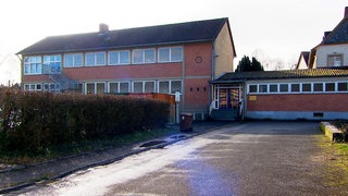 Auf dem Gelände dieser Gemeinschaftsunterkunft in Windesheim ist der Geflüchtete aus Afghanistan in einem Container untergebracht.