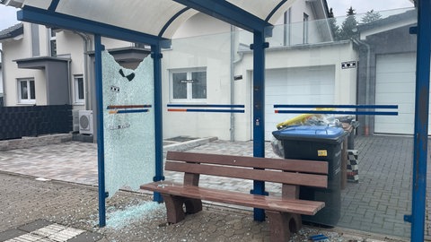 Zerstörte Bushaltestelle in Bad Kreuznach