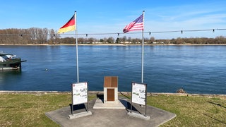 Das Mahnmal bei Nierstein erinnert an die historische Rheinüberquerung der US-Streitkräfte am 23. März 1945
