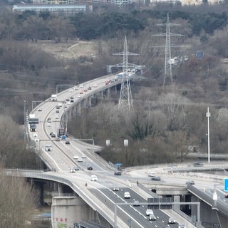 Auf der Schiersteiner Brücke (A 643) hat es an der abgebildeten Stelle seit Oktober- 2023 schon 19 Unfälle gegeben.