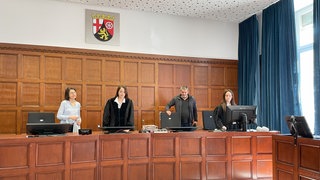 Die Richterin des Amtsgerichts Mainz spricht das Urteil gegen einen 20-Jährigen wegen fahrlässiger Tötung. 