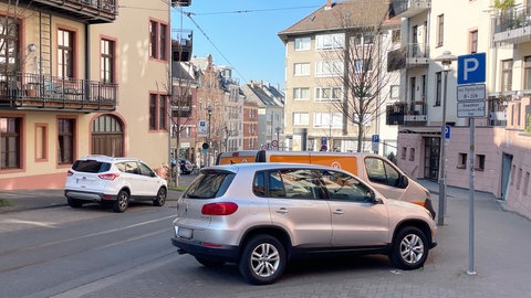 Unterschiedliche Gebühren für unterschiedlich große Autos? Familien fühlen sich benachteiligt.