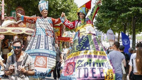 Auch Zebra-Stelzentheater ist bei der Eröffnung des Kultursommers in Mainz dabei