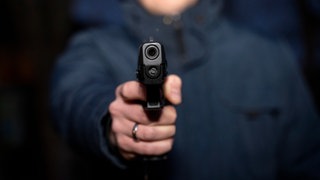 Mit vorgehaltener Pistole - so wurden Männer in Mainz gezwungen, ihr Geld herauszurücken.