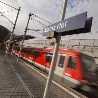 Die rheinland-pfälzische Mobilitätsministerin Eder fordert den Ausbau der Bahnstrecke Mainz-Frankfurt.