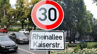 Ab Montag soll Tempo 30 in der Kaiserstraße und der Rheinallee wieder eingeführt werden. 