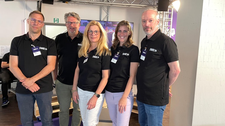 Mitarbeiter des SWR-Studios Mainz im SWR PopUp Studio in der Mainzer Innenstadt. 