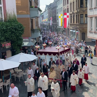Fronleichnamprozession durch die Mainzer Altstadt