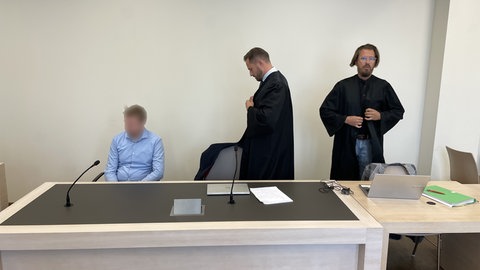Ein 39-jähriger Arzt muss sich vor dem Bad Kreuznacher Amtsgericht verantworten.
