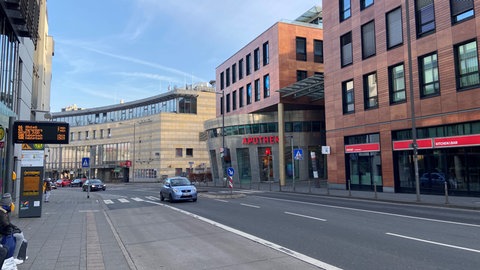 Die Holzhofstraße in Mainz ist ein wichtiger Zugang zur Innenstadt. In diesem Jahr wird sie zur Einbahnstraße.