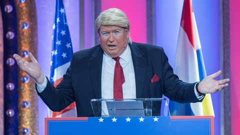 Der Mainzer Fastnachter Frank Brunswig als Donald Trump in der Fernsehsitzung "Mainz bleibt Mainz".