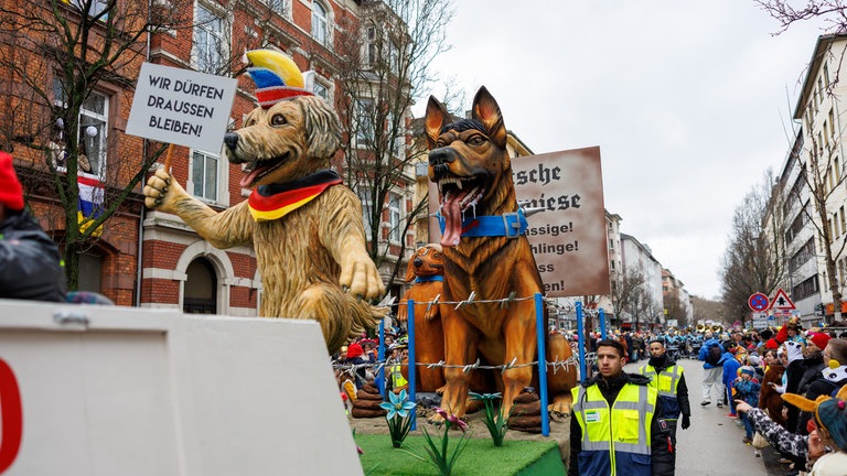 Motivwagen beim Rosenmontagszug in Mainz: Deutsche Hundewiese